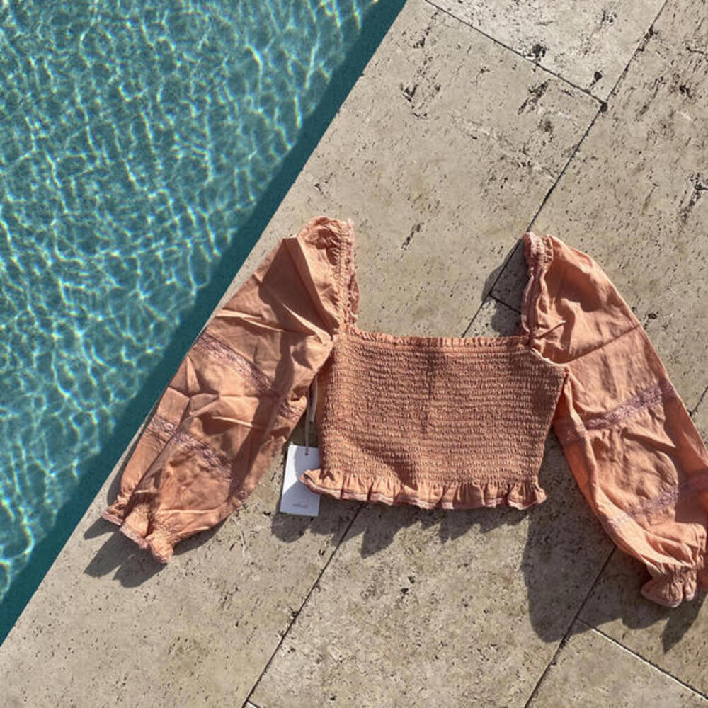 Aritzia Wilfred Soiree Smocked Crop Top Peach Vacation S NWT